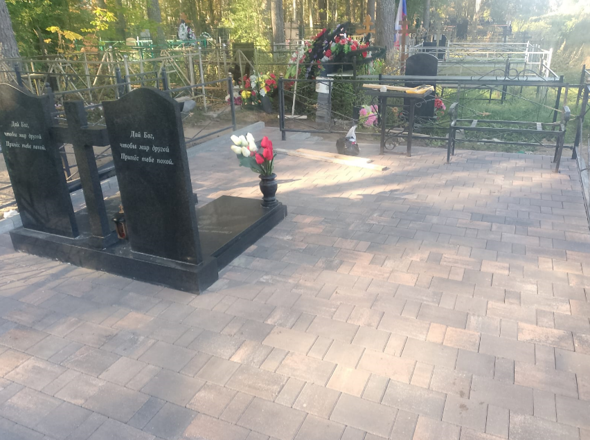 Как уложить тротуарную плитку на кладбище?